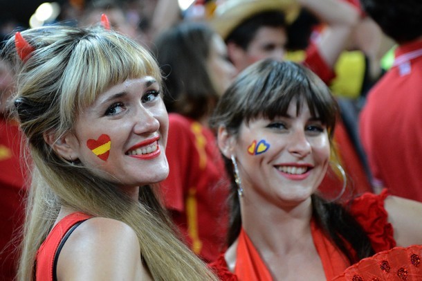 Fan nữ xinh đẹp của đội tuyển Tây Ban Nha.